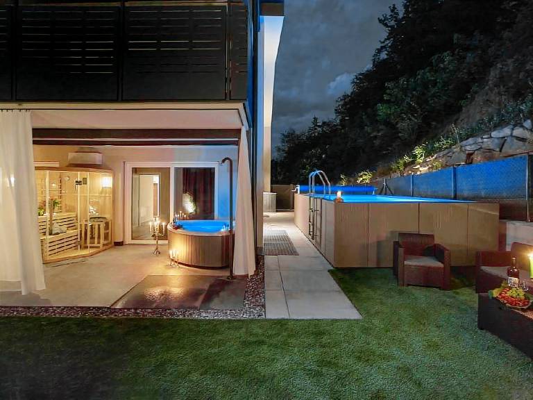Fully equipped big apartment with sauna, jacuzzi & patio | Mountain view | Pets allowed — photo 3