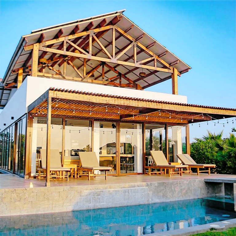 HOP BALI exclusiva laguna y playa en Chincha