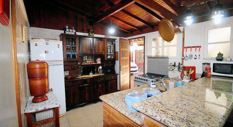 Vacation home with jacuzzi & pool | Pet-friendly — photo 5