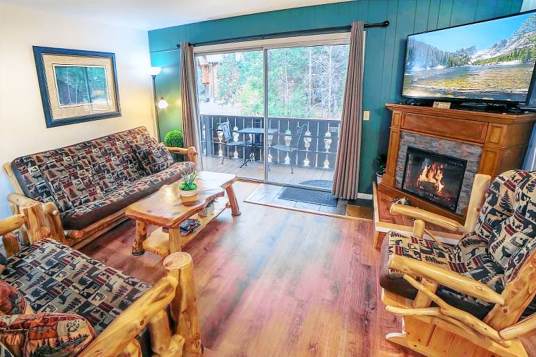 Family-friendly beautiful condo with patio | Pets allowed in Estes Park, CO