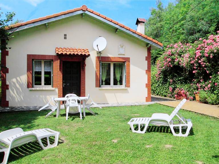 Gite with garden & barbecue in Pamiers