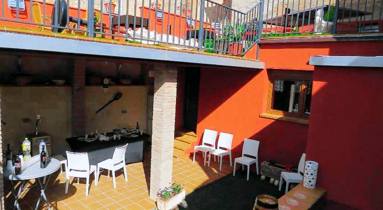 Vacation home with garden, terrace & grill — photo 3