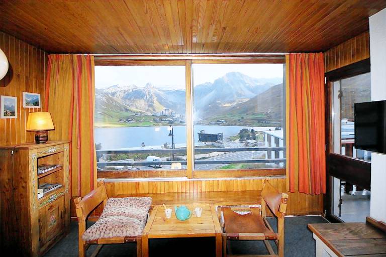 100m from shops, 2nd floor, view lake, balcony, tv, ski locker, 70m², Tignes in Tignes