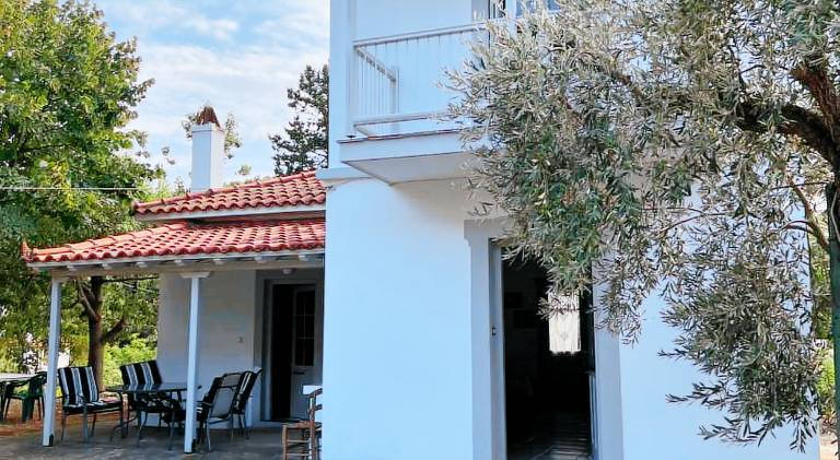 House with BBQ, terrace & yard | Beach nearby | Good for workation | Pets allowed in Skopelos