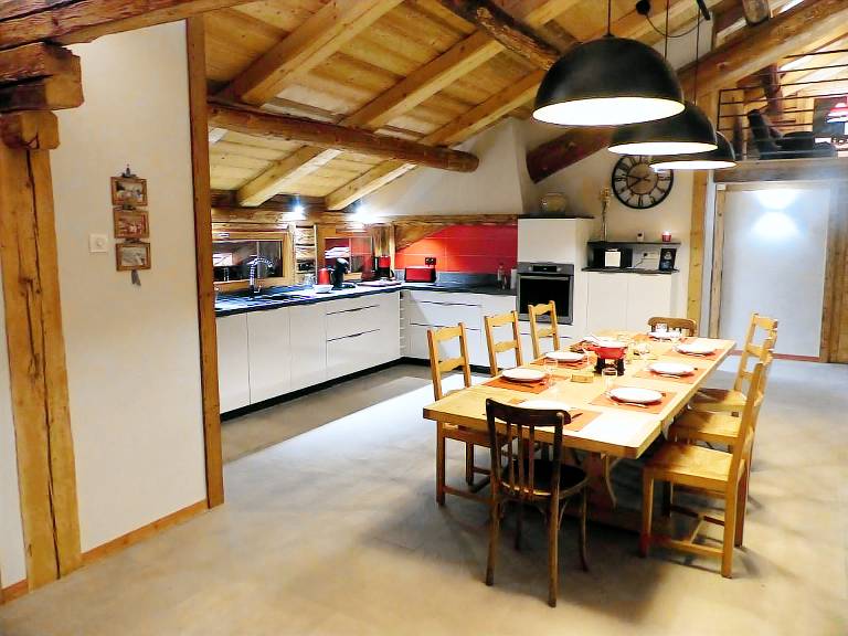 Fully equipped rental apartment with patio | Pet-friendly — photo 3