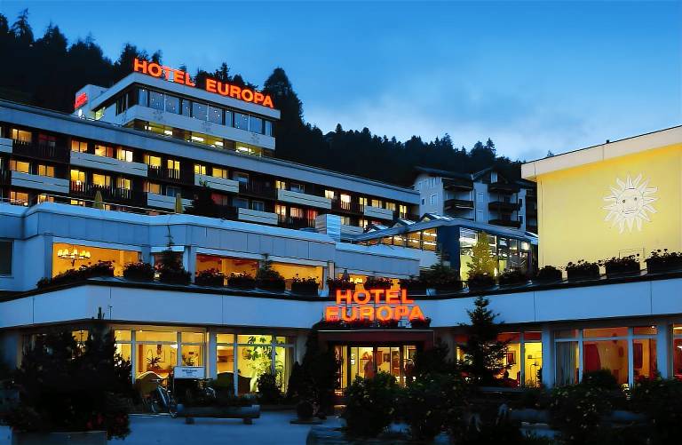 Beautiful holiday apartment with patio, pool & hot tub | Perfect for remote work | Pet-friendly in St. Moritz