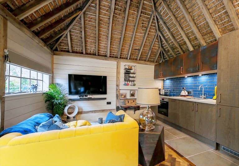 Charming cottage with private pool, hot tub & patio | Pets allowed — photo 2