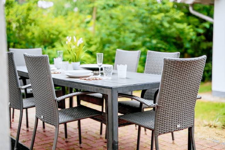 Vacation home with yard, patio & barbeque — photo 2