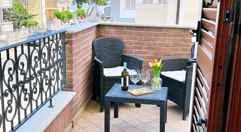 House with 2 rooms for 5 persons — photo 4
