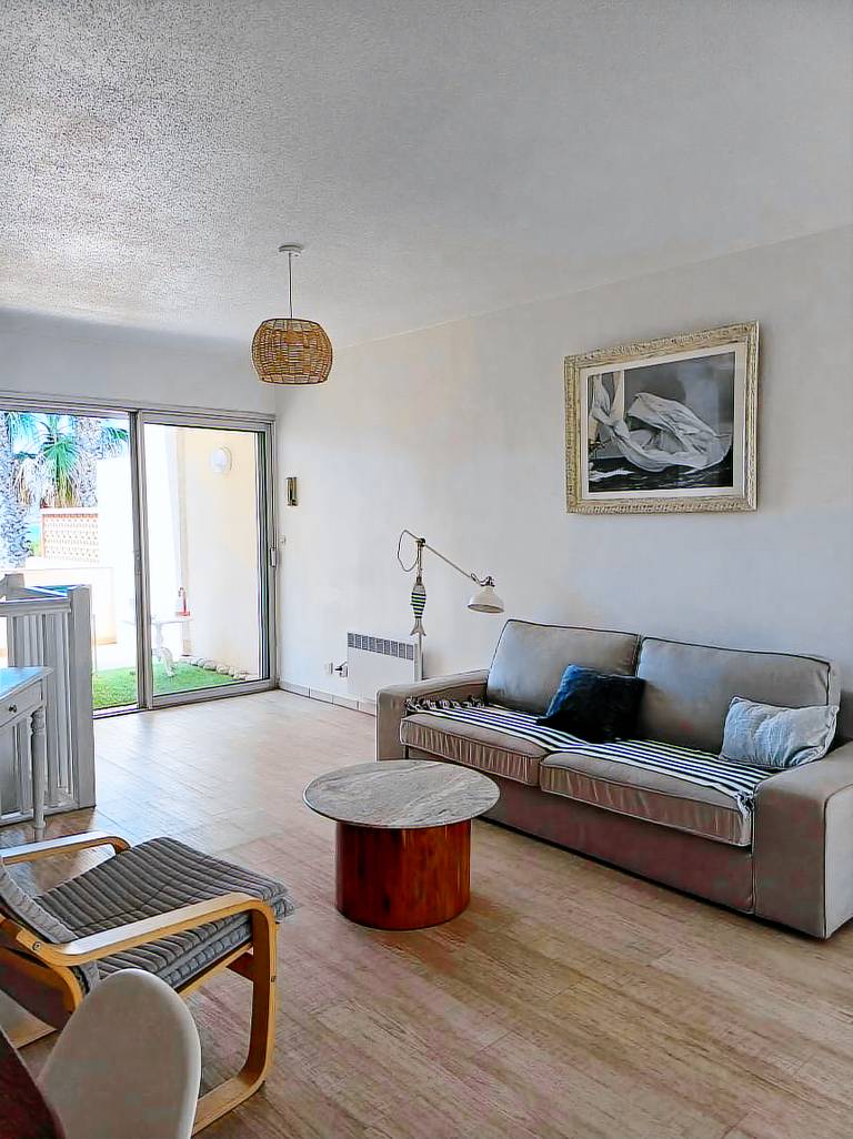 Rental apartment with garden, barbecue & patio — photo 2