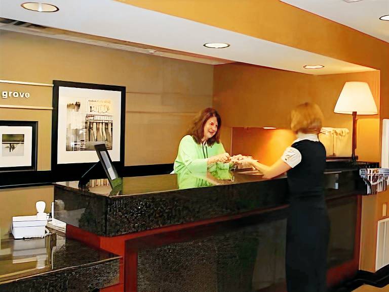 Hampton Inn Minneapolis NW Maple Grove — photo 4