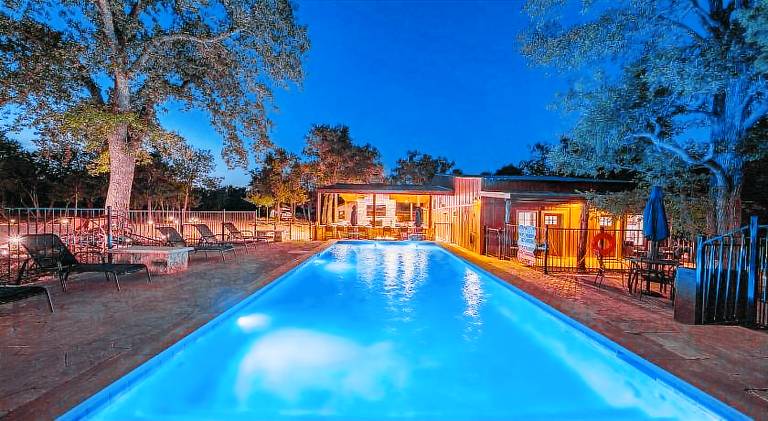 House with barbeque & pool — photo 3