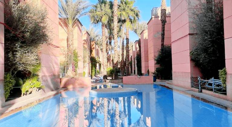 Apartment with pool — photo 3