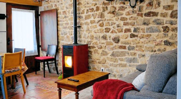 House with patio & barbecue — photo 2