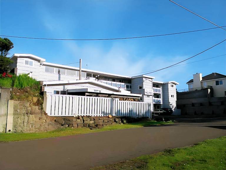 West Beach Suites in Lincoln
