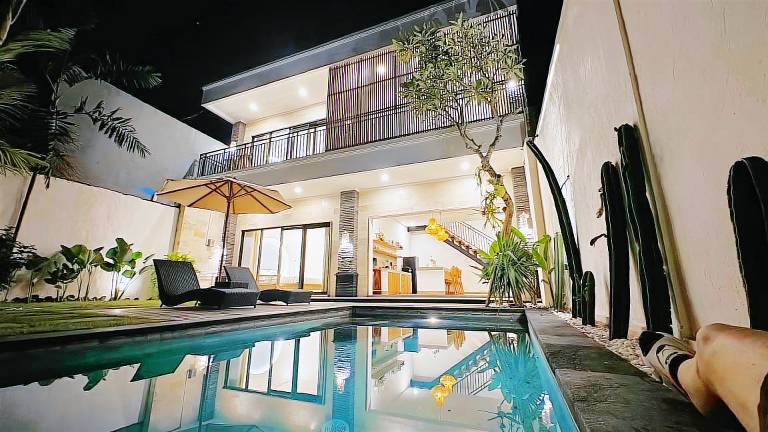 Villa with private pool, hot tub & yard — photo 3