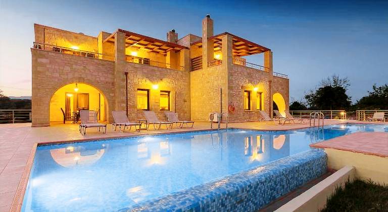Villa with hot tub & pool in Apokoronas