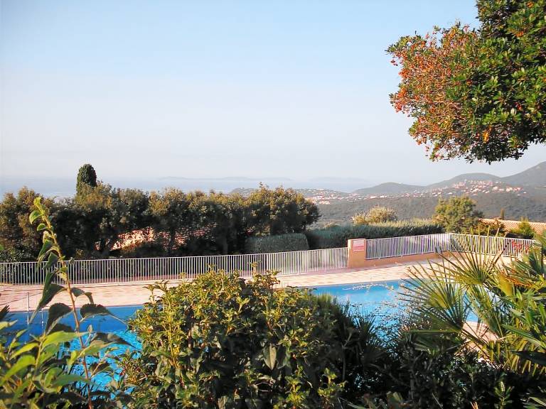 Rental apartment with terrace & pool | Nature view — photo 2