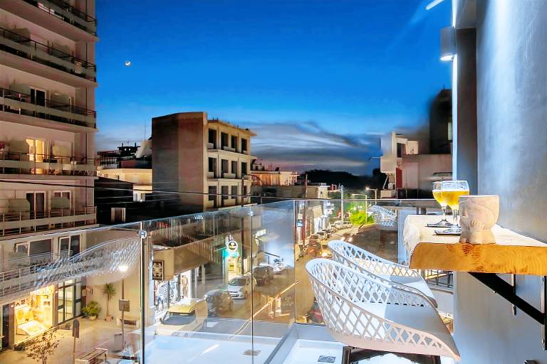 Melina's - Urban Luxury Apartment in Chania Center with Two Baths in Chania