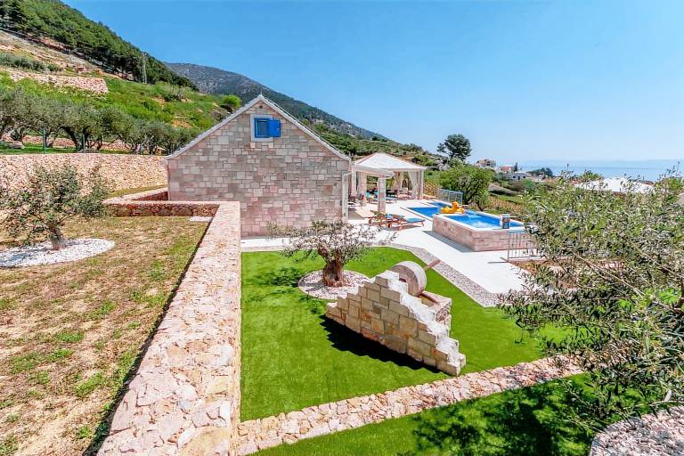 Deluxe Villa Purple Rain with Swimming Pool — photo 4