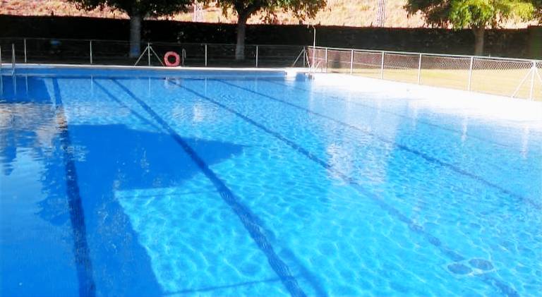 Holiday apartment with pool — photo 4