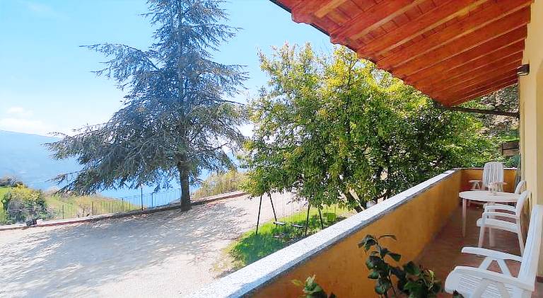 Rental apartment with pool in Tignale