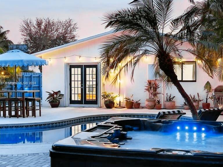 House  Bay Colony