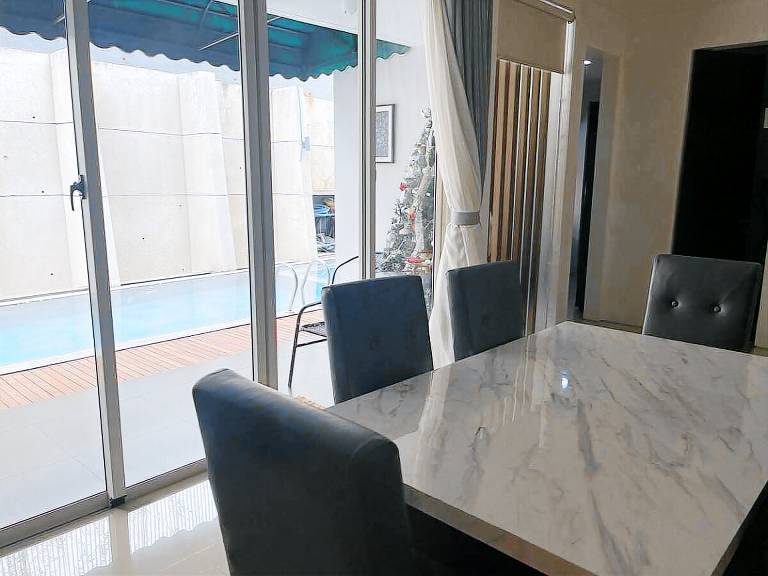 Pleasant villa with barbecue, yard & pool | Pets are welcome — photo 4