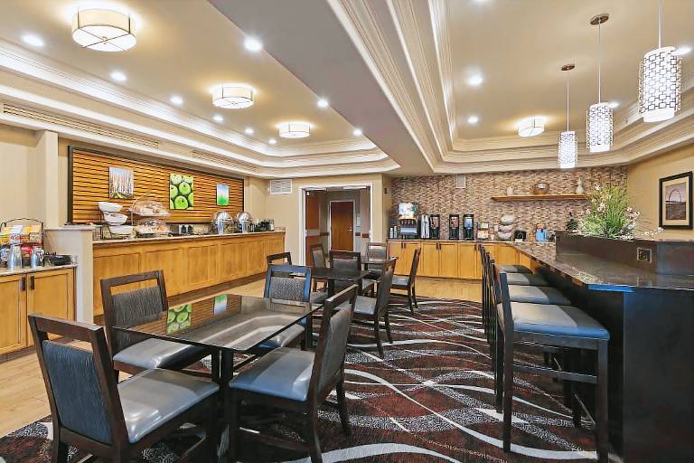 La Quinta Inn & Suites by Wyndham Coeur d Alene — photo 4