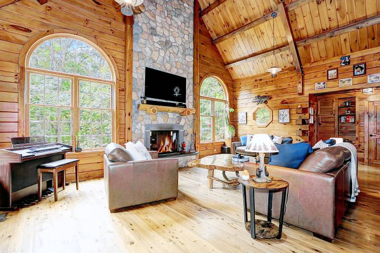 Cabin Mount Bethel