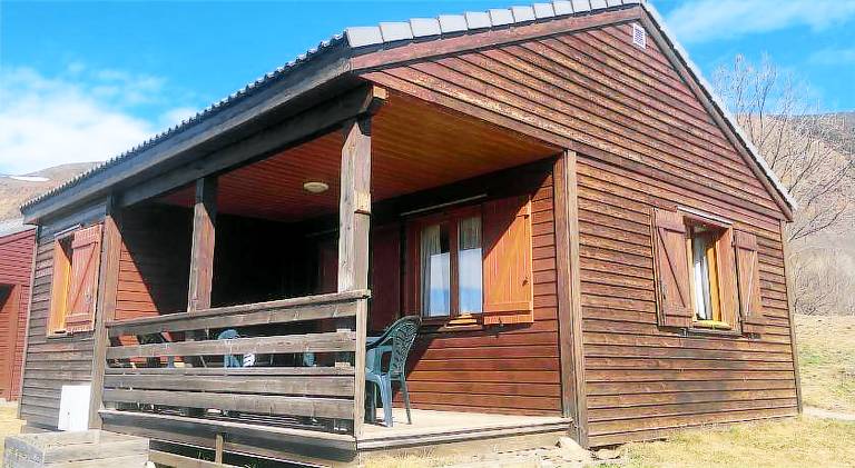 Chalet with pool — photo 2