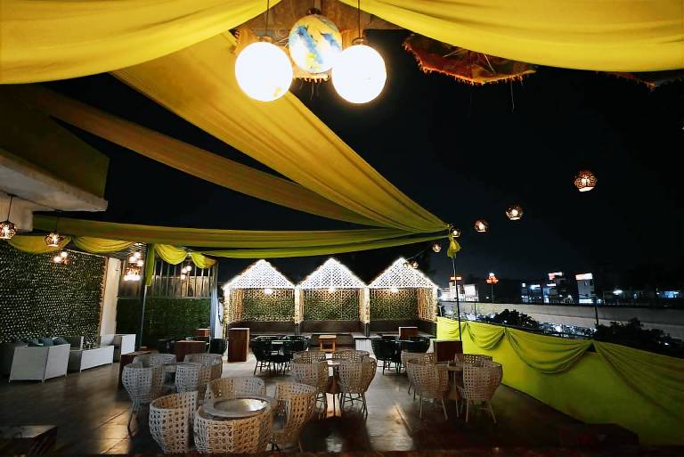 Frolic Hotel Near Sec 52 Noida Metro Station — photo 5