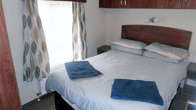 Modern 3 bedroom lodge at Avonvale Holiday Lodges — photo 4