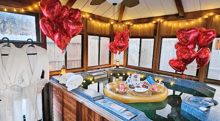 Vacation home with jacuzzi | Pets allowed in Houston, TX