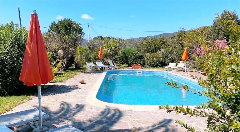 Serviced apartment with pool, garden & terrace | Dogs allowed — photo 3