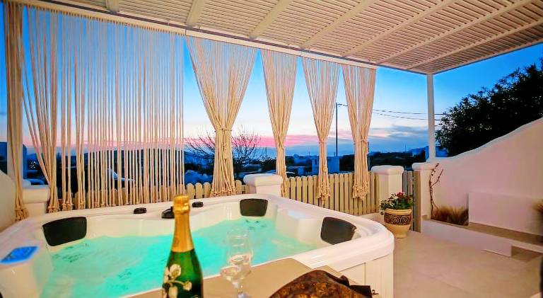 Vacation home with patio & hot tub in Mykonos
