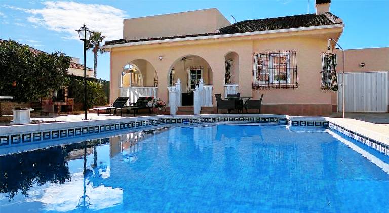 Villa with garden, private pool & patio in Murcia