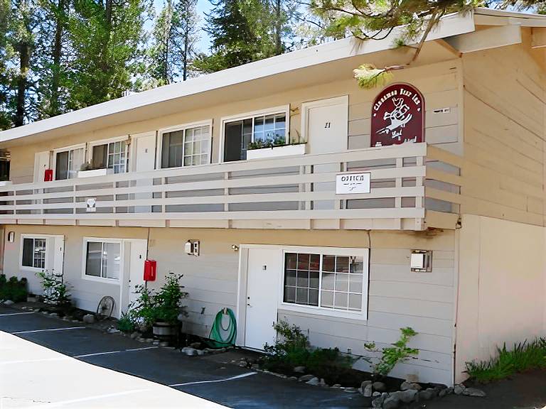 Cinnamon Bear Inn in Mammoth Lakes, CA
