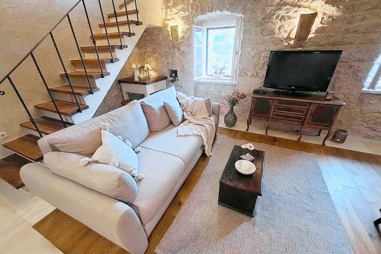 Fully equipped nice house with BBQ, terrace & yard | Pets are welcome — photo 2