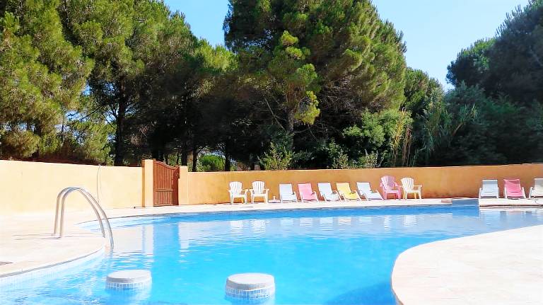 Child-friendly vacation home with yard, barbecue & pool | Garden view | Pet-friendly — photo 2