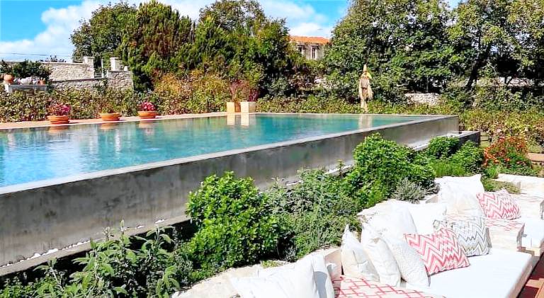 Villa with pool, terrace & yard — photo 3