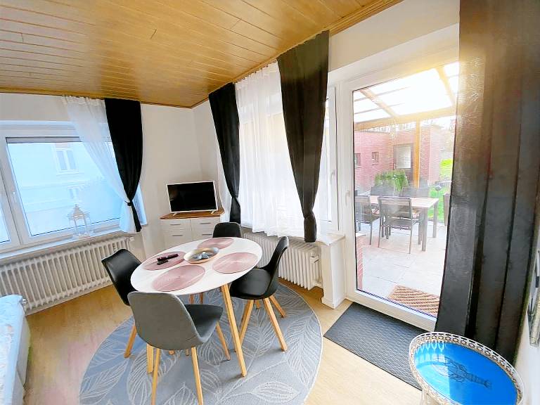 Rental apartment with terrace, barbeque & garden — photo 3