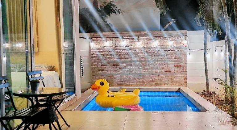 Villa with pool — photo 4