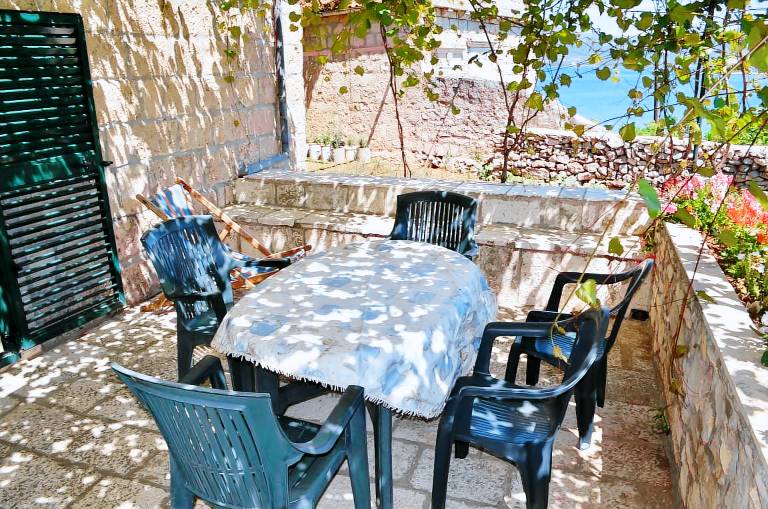 Holiday apartment with barbecue & patio | Sea view — photo 2
