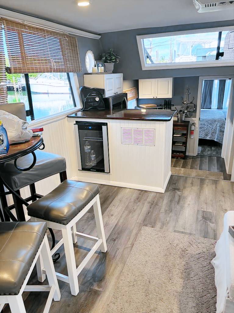Florida Keys Luxury Houseboat on the water, discover the magic of paradise- WiFi — photo 4