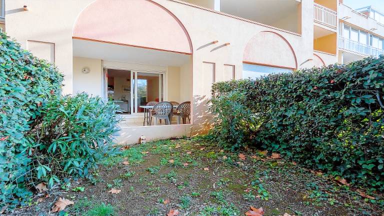 Apartment with patio, pool & garden | Pet-friendly — photo 4