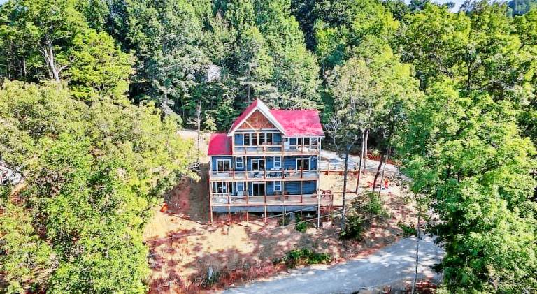 Vacation home with jacuzzi & pool in Gatlinburg, TN