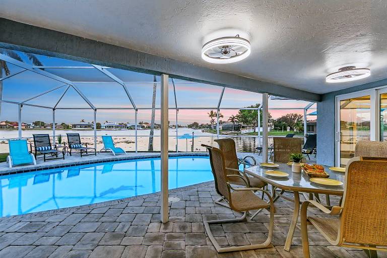 Family-friendly house with BBQ & private pool | Water view | Dogs allowed — photo 3