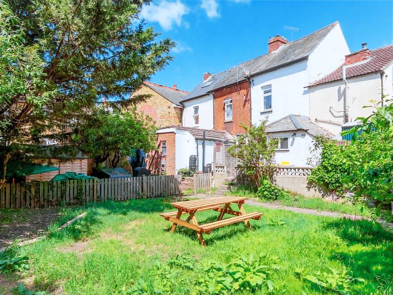 House with garden & fast internet | City view — photo 3