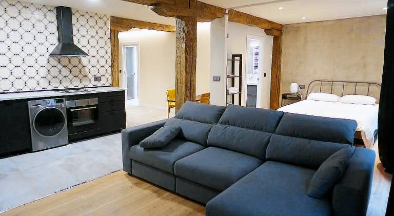 Charming holiday apartment | Near Mercado de la Ribera | Pet-friendly in Bilbao